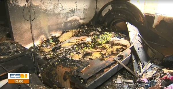 Incêndio destruiu apartamento no bairro Maria Ortiz, em Vitória por Reprodução / TV Gazeta