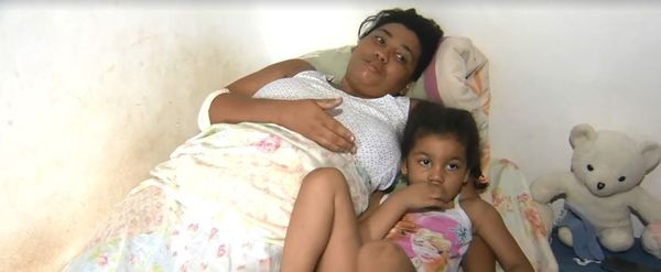 Sandriele e a filha Juliana, de 4 anos, sobeviveram a incêndio em Vitória