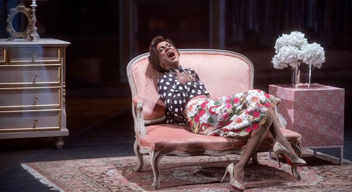 Figura oposta à famosa Dona Edith, personagem ganha temporada de oito episódios, semanais, no Teatro Unimed em Casa