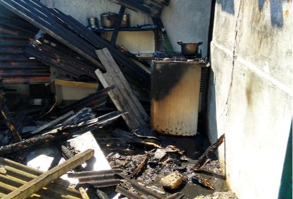 Incêndio destruiu cozinha da casa . Crédito: Divulgação/ Corpo de Bombeiros