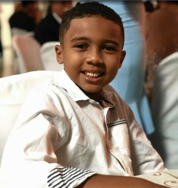 Nicolas, de 9 anos, caiu do terraço da casa da avó depois de levar um choque ao tentar pegar uma pipahoque ao