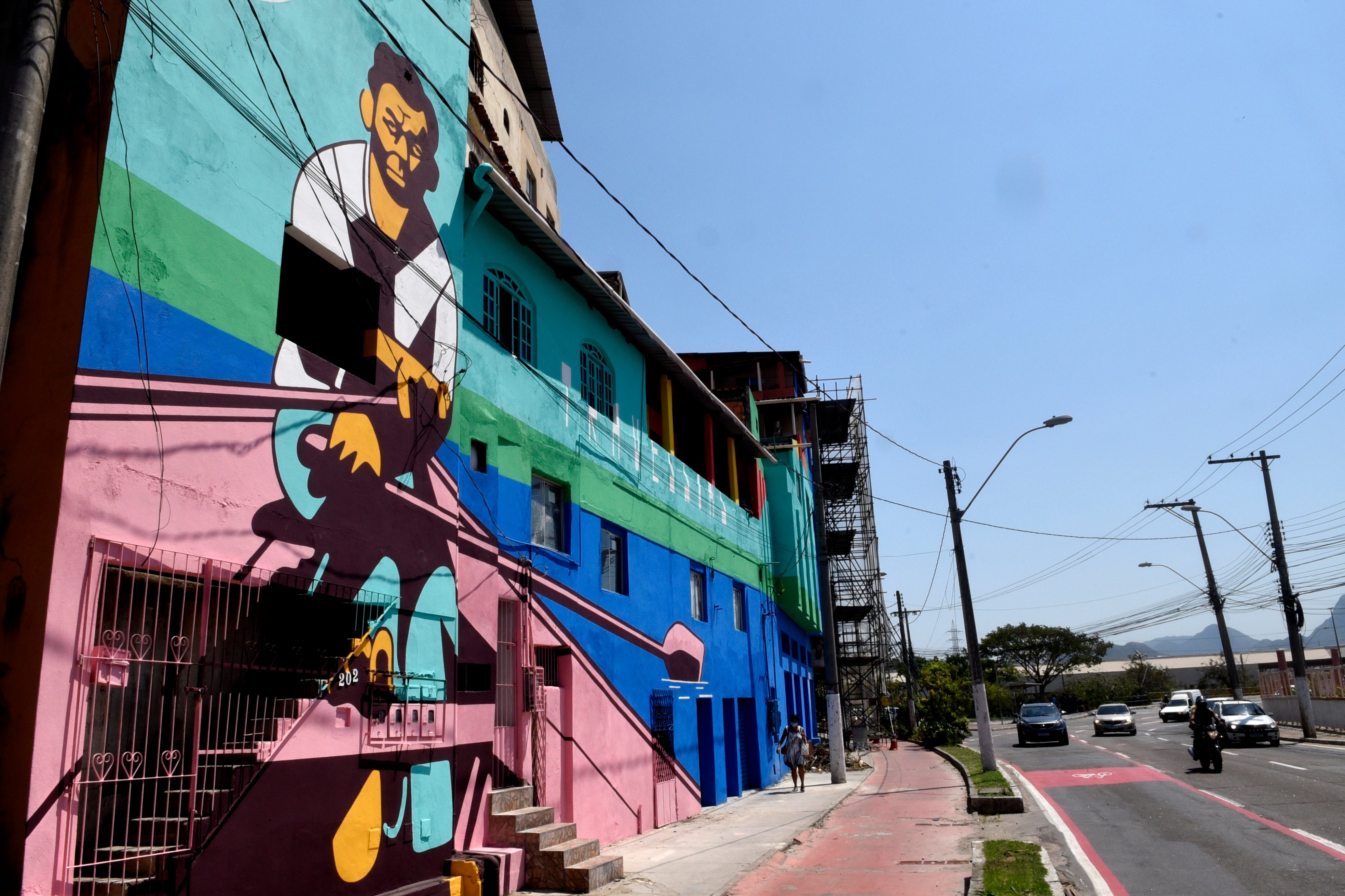 Prefeitura de Vitória pinta a fachada de prédios na Ilha do Príncipe    