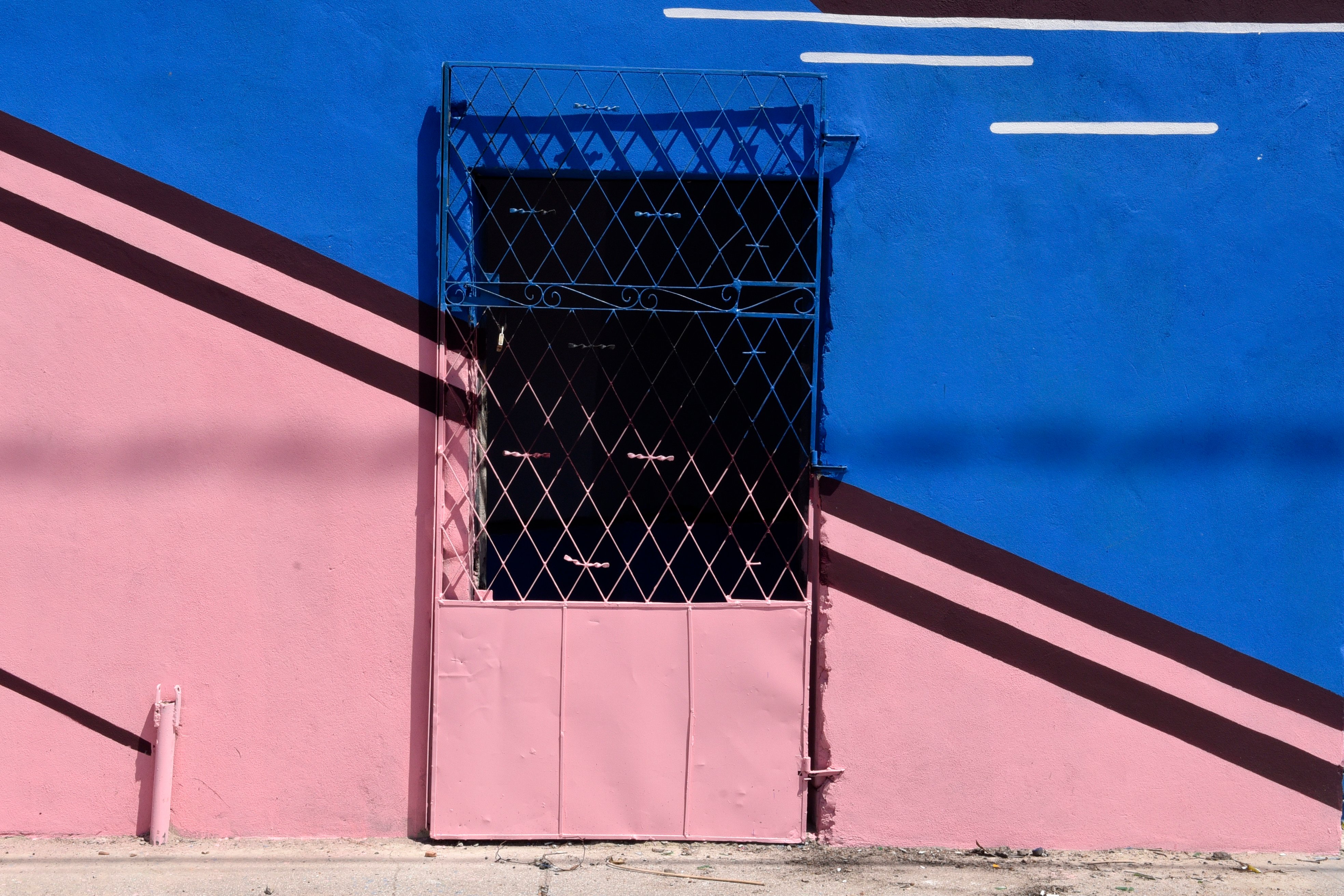 Prefeitura de Vitória pinta a fachada de prédios na Ilha do Príncipe    