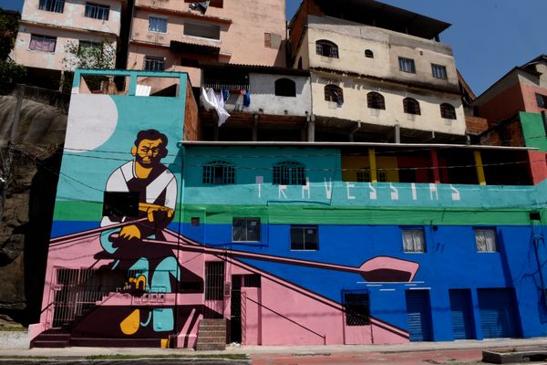 Em 1980 foi realizado aterramento, enrocamento e captação de esgotos no trecho entre a Ilha do Príncipe e o Bairro Santo Antônio por Carlos Alberto Silva