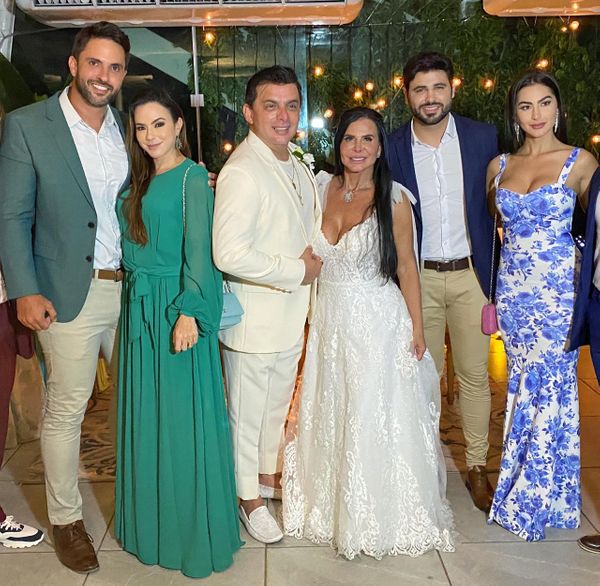 Paulo Lessa, Karla Lessa, Esdras de Souza, Gretchen, Igor Costa e Joana Haddad: no 18º casamento de Gretchen, em Belém do Pará
