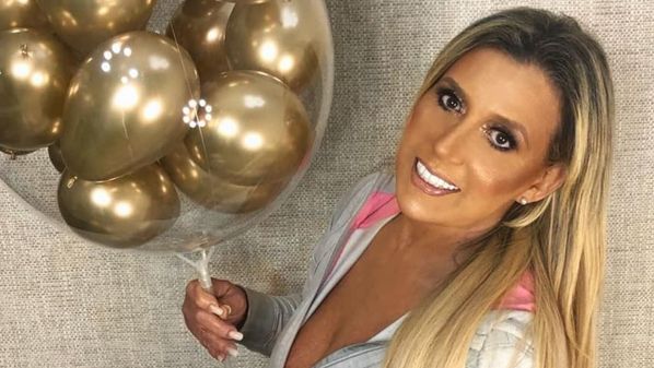 Cantora e eterna chacrete de 66 anos abriu o jogo sobre decisão de filmes adultos e também relembrou início do programa do Chacrinha