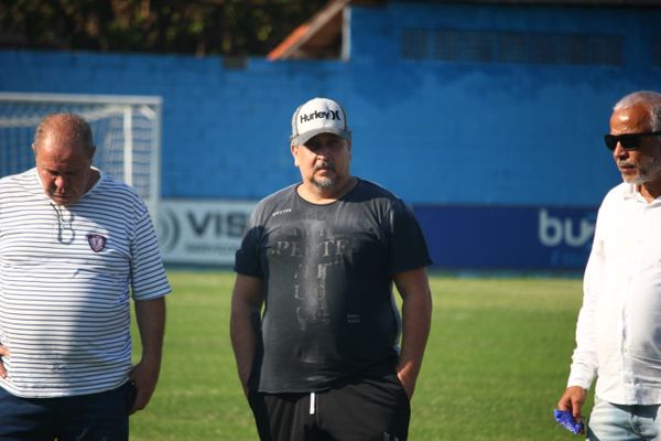 Charles de Almeida é o novo treinador do Vitória
