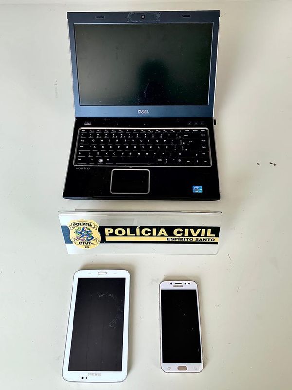 Material apreendido na casa do adolescente que fez ameaças contra o secretário de Segurança Pública, Alexandre Ramalho