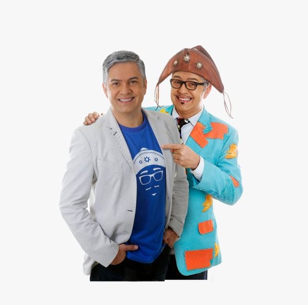 O humorista Rossini Macedo e seu personagem Tonho dos Couros
