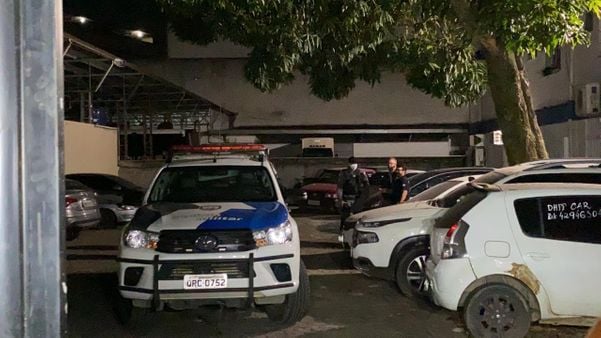 Policiais chegando com o suspeito de envolvimento na Chacina da Ilha por Daniel Past