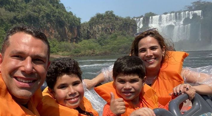 Filha de Zezé Di Camargo e empresário capixaba estão curtindo uns dias de relax em hotel de luxo de Foz do Iguaçu com a mesma bandeira do Copacabana Palace