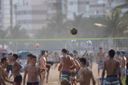 A Praia da Costa, em Vila Velha, estava cheia de frequentadores e jogadores de altinha na tarde deste domingo (4)(Vitor Jubini)