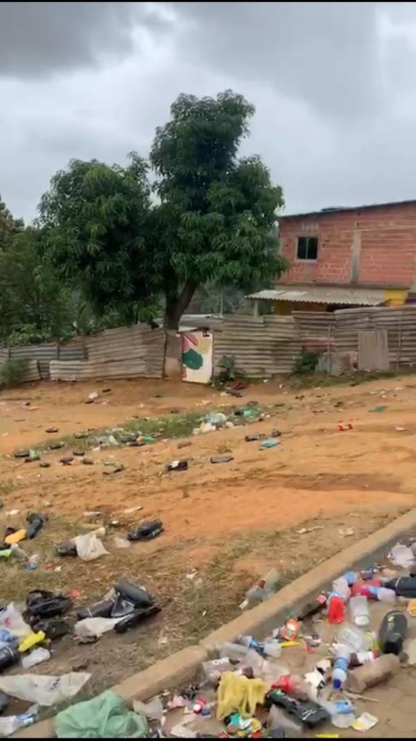 Lixo acumulado no final do 