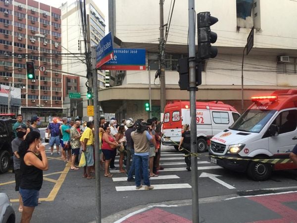 Polícia fecha avenida no Centro de Vitória após troca de tiros