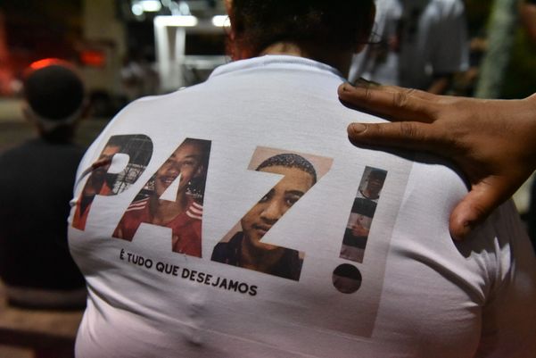 Ato em solidariedade às famílias das vítimas de chacina por Fernando Madeira