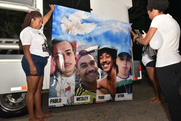 Ato em solidariedade às famílias das vítimas de chacina por Fernando Madeira