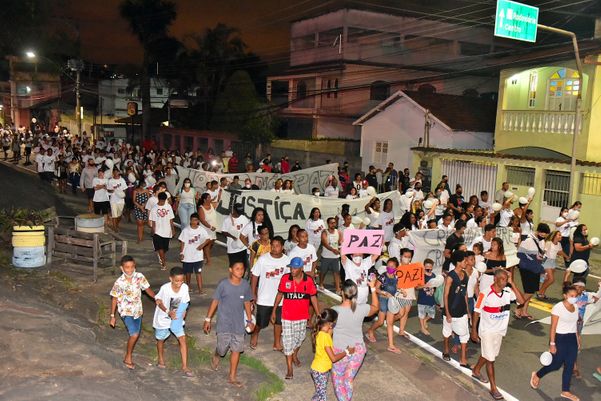 Ato em solidariedade às famílias das vítimas de chacina por Fernando Madeira