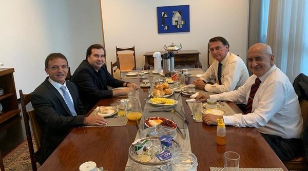 Jair Bolsonaro, Rodrigo Maia e aliados em café da manhã
