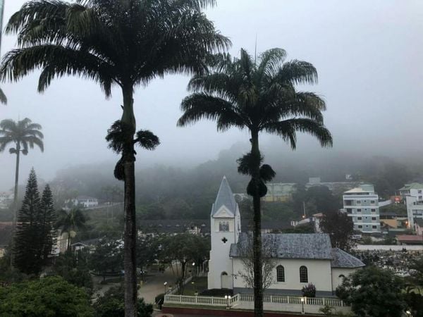 Nevoeiro em Campinho, Domingos Martins, cidade hospitaleira e com clima ameno