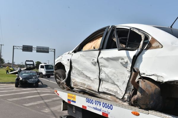 Crianças e adultos ficaram feridos após acidente na altura de Interlagos, em Vila Velha por Fernando Madeira