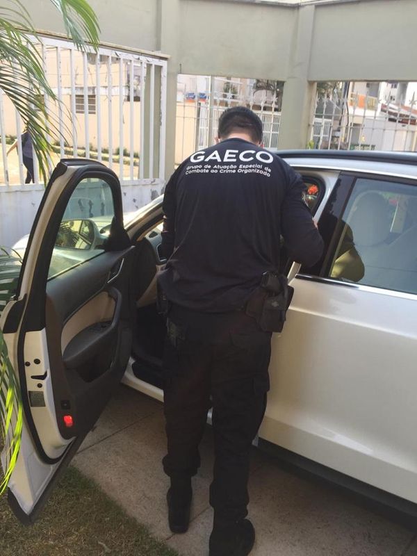 Mandados de busca e apreensão sendo cumpridos na Operação Lícita Ação por Divulgação/MPES