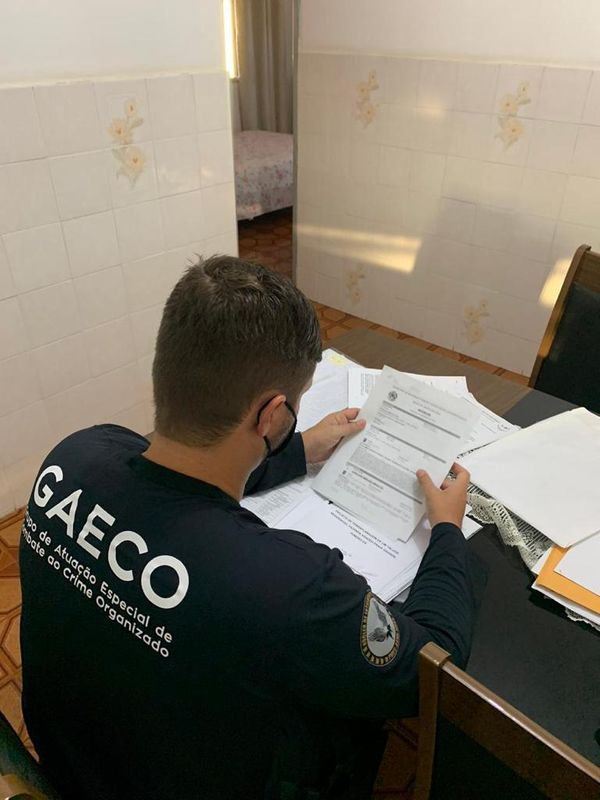 Mandados de busca e apreensão sendo cumpridos na Operação Lícita Ação por Divulgação/MPES