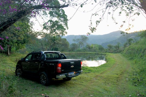 A nova S10 apresenta suspensão bastante macia e firme nas curvas por Bárbara Fragoso