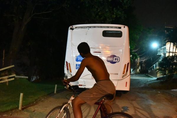 Acidente envolvendo ônibus e caminhão deixou feridos na Rodovia do Contorno, em Cariacic por Fernando Madeira