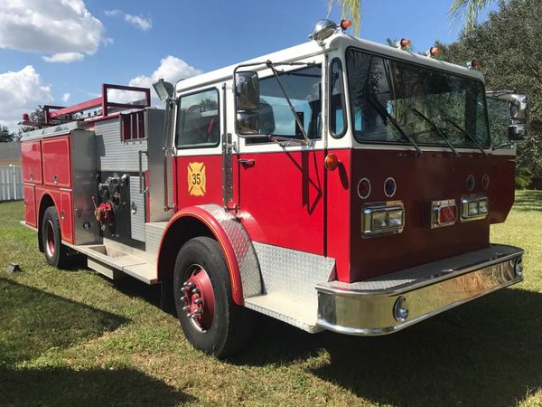 Caminhão do corpo de bombeiros  dos EUA de 1973  por Ronaldo Castro