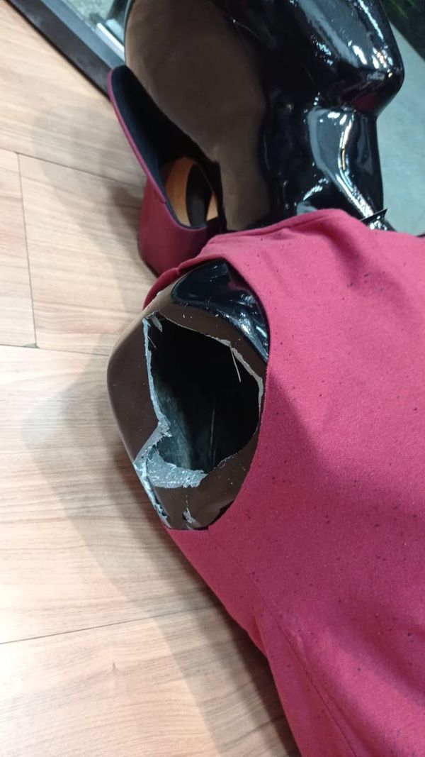 Loja de roupas é arrombada durante a madrugada em Jardim Camburi por Foto enviada para a TV Gazeta