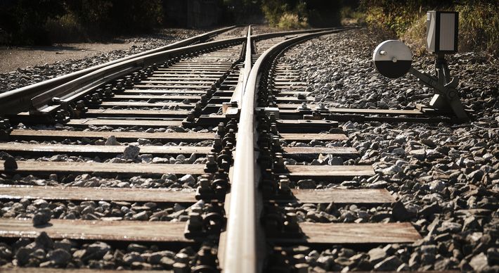 Para que o governo federal atenda a demanda, senadores estão travando a tramitação do projeto do novo marco legal das ferrovias. Ideia é que o investimento em um grande contorno ferroviário esteja previsto no novo contrato da FCA