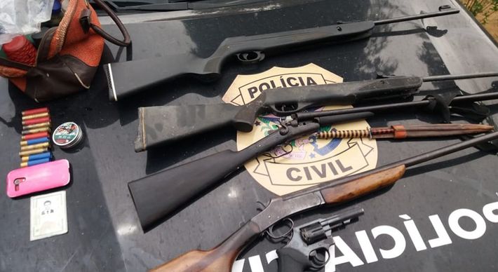 Na casa desse suspeito, que estava foragido, a polícia apreendeu 400 quilos de carne sem procedência, durante a operação realizada no dia 25 de setembro