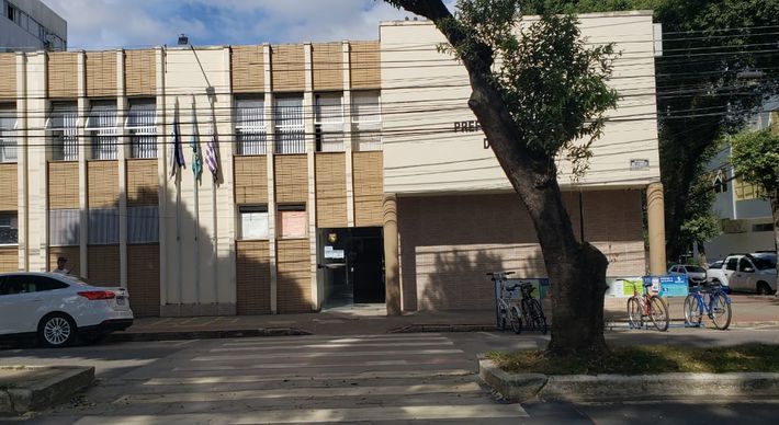 Salários variam de R$ 1,1 mil a R$ 3,9 mil; candidatos devem ficar atentos quanto aos prazos de inscrição.