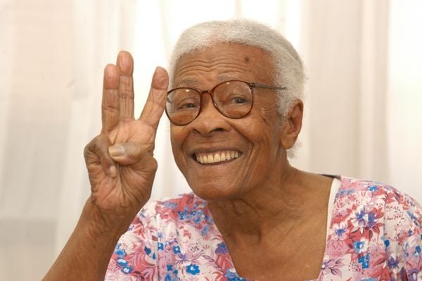 Dona Leopa, por tantos anos, foi, a eleitora mais
velha do Estado. Foto de 2008 com 103 anos. por Edson Chagas/Arquivo A Gazeta