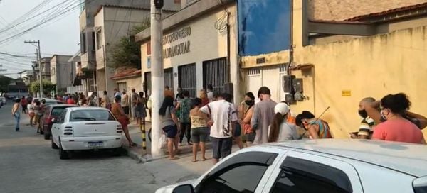 Moradores enfrentaram uma fila enorme para conseguir marcar consulta em Vila Velha