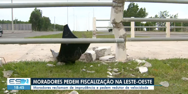 Passarela destruída em trecho da Leste-Oeste