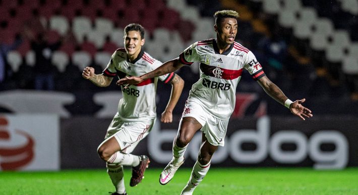Talles Magno abriu o placar no início do primeiro tempo, mas viu o time rubro-negro voltar mais eficiente na etapa complementar e conseguir o triunfo com gols de Léo Pereira e Bruno Henrique.