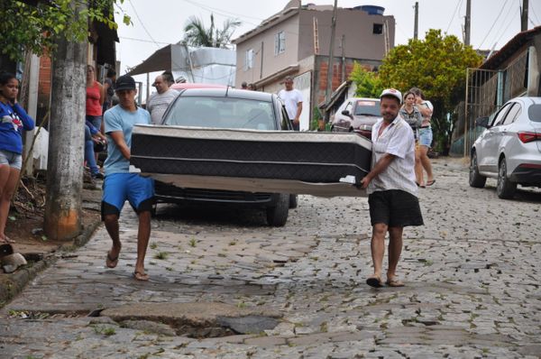Desalojados são abrigados em um hotel na cidade