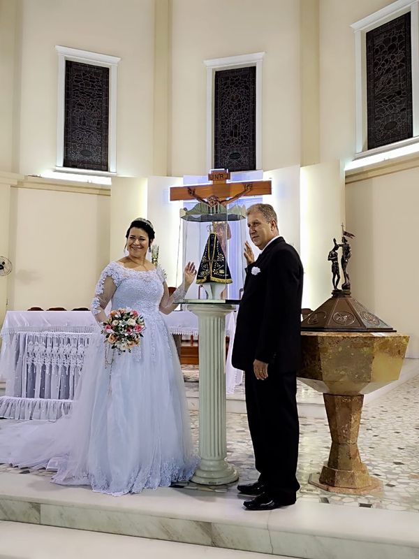 Vanusa e Paulo casaram na igreja 23 anos após união civil. Família venceu o novo coronavírus