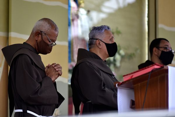 Missa em honra à Nossa Senhora Aparecida por Fernando Madeira