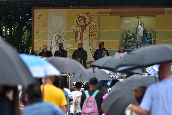 Missa em honra à Nossa Senhora Aparecida por Fernando Madeira