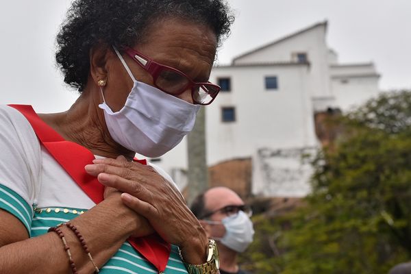 Missa em honra à Nossa Senhora Aparecida por Fernando Madeira