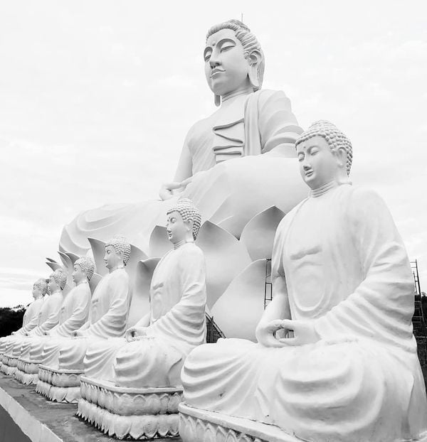 Buda gigante localizado as margens da BR 101, em Ibiraçu, ficou pronto