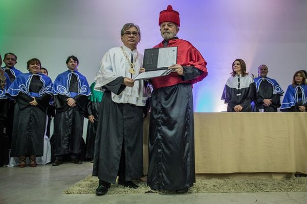 O ex-presidente Lula recebeu o título de doutor honoris causa pela Universidade Federal do Piauí (UFPI), em Teresina