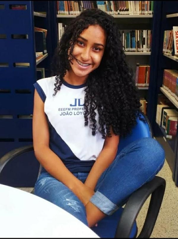 Stefany Lima Santos, 16 anos, aluna da EEEFM João Loyola, na Serra