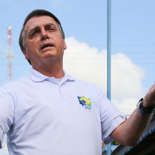Bolsonaro erra duas vezes: brinca de Deus e joga vacina no varejo político