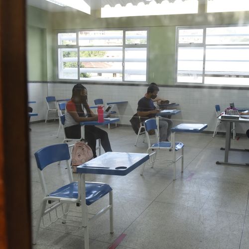 Regras valem para estudantes de Ensino Fundamental, Médio, Profissionalização e EJA da rede estadual; participação garantirá aprovação automática