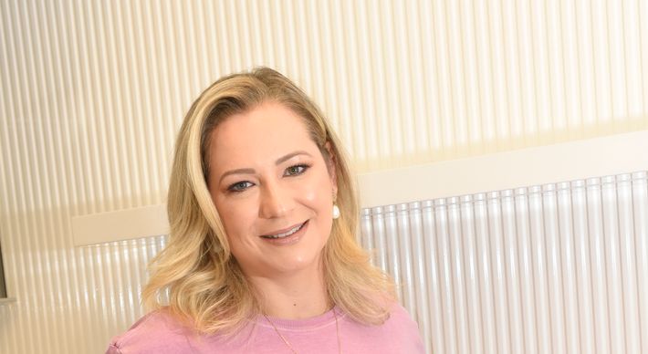 Danielle Chambô, com o oncologista Vitor Fiorin e um grupo de empresários, formou o Juntos Pela Mama, que visa mudar de fato a forma de atendimento das pacientes do SUS
