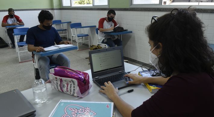 Estudantes de ensino fundamental, médio, profissionalização e EJA do Espírito Santo que não tiverem uma participação mínima nas aulas, caracterizada especialmente pela entrega de atividades, serão considerados desistentes