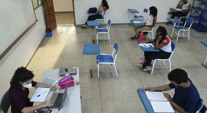 Governo do Espírito Santo anunciou nesta quarta-feira (18) que a presença nas aulas presenciais das escolas estaduais será obrigatória a partir de fevereiro